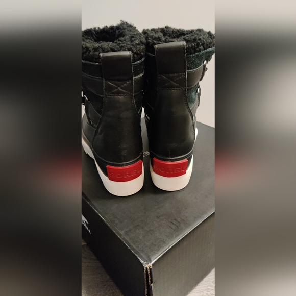 Like New! SOREL Women's Joan of Arctic Next Boot Waterproof - Size 6 - Picture 3 of 15